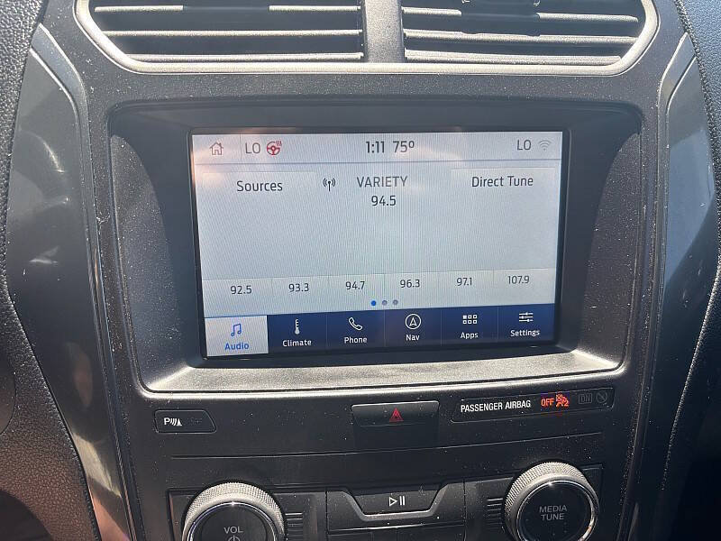 Used 2018 Ford Explorer XLT w/ Equipment Group 202A AWD/4WD image 71