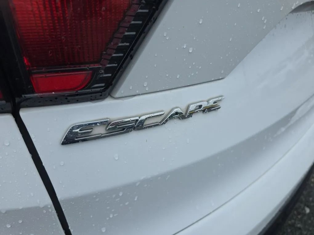 Used 2018 Ford Escape SE FWD image 11