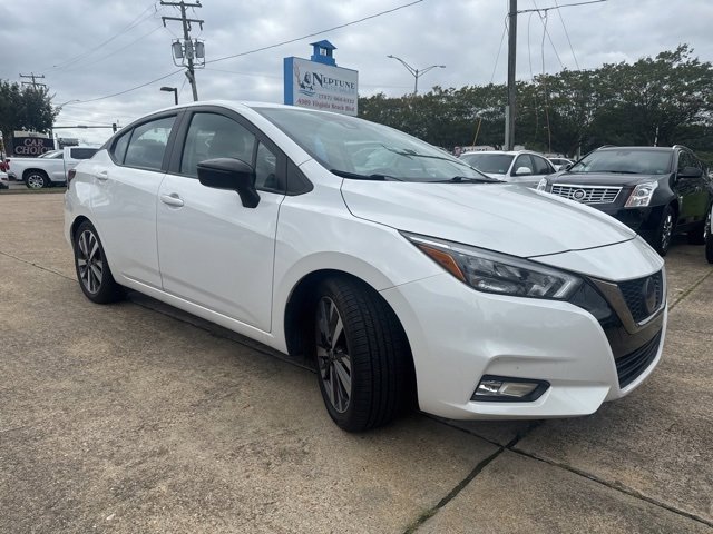Used 2020 Nissan Versa SR w/ Convenience Package image 3