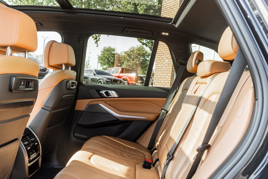 Used 2020 BMW X5 M50i image 29