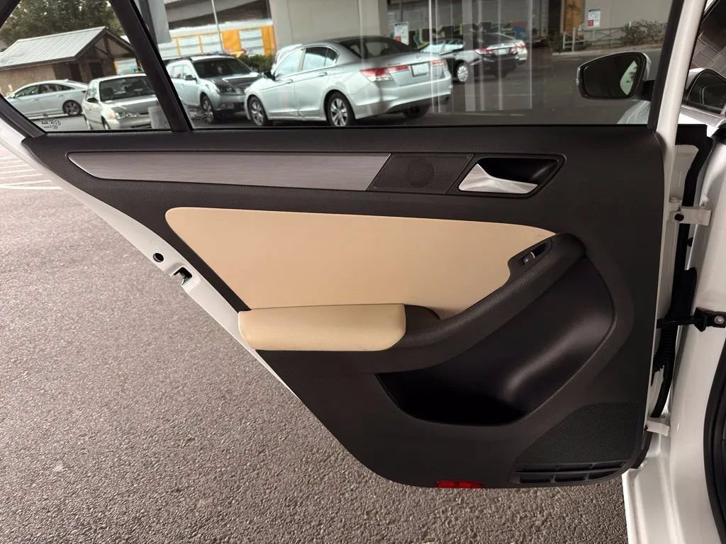 Used 2014 Volkswagen Jetta TDI FWD image 25