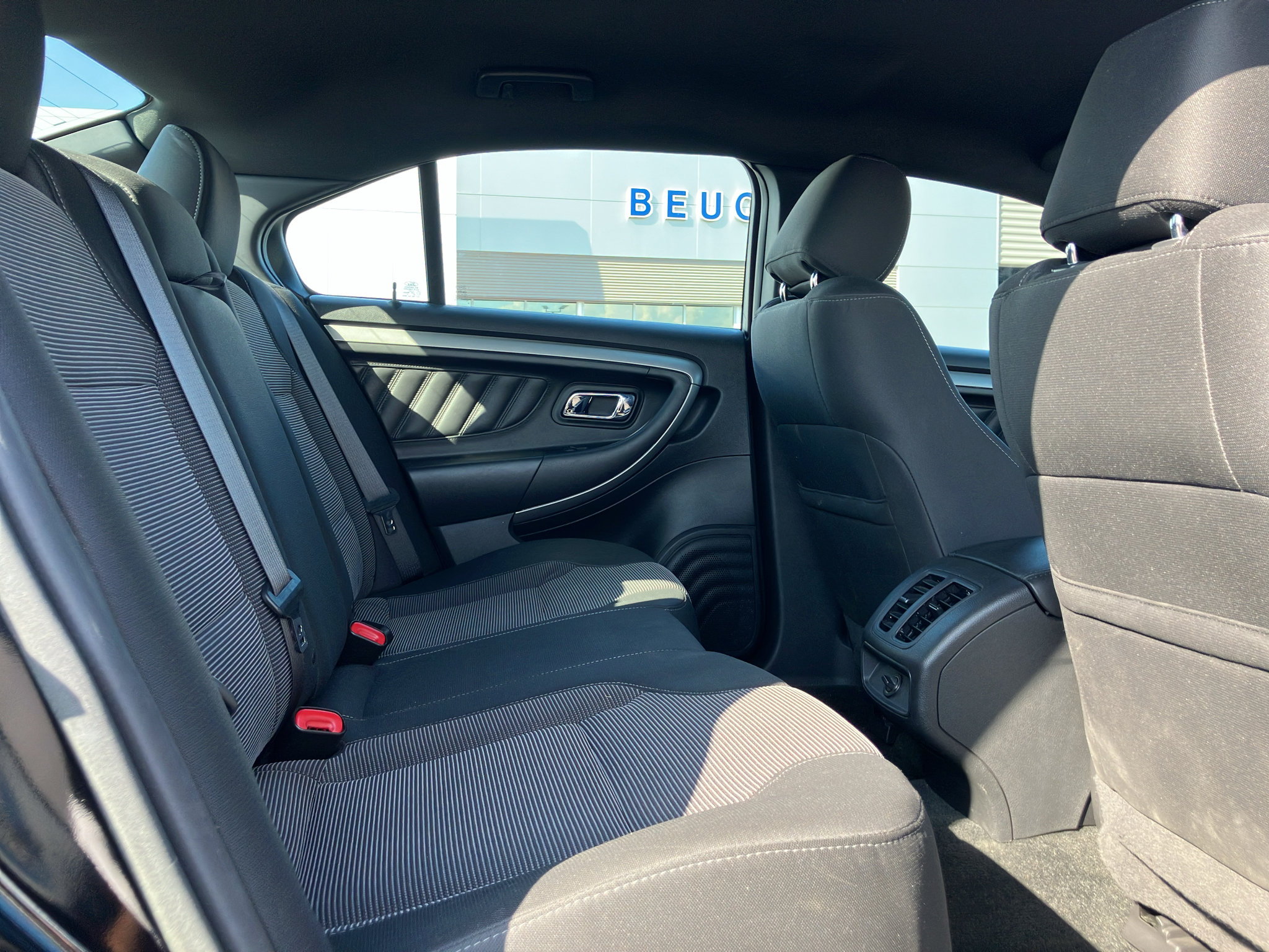 Used 2017 Ford Taurus SEL AWD/4WD image 30
