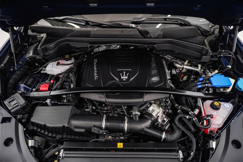 Certified 2025 Maserati Grecale Modena AWD/4WD image 27