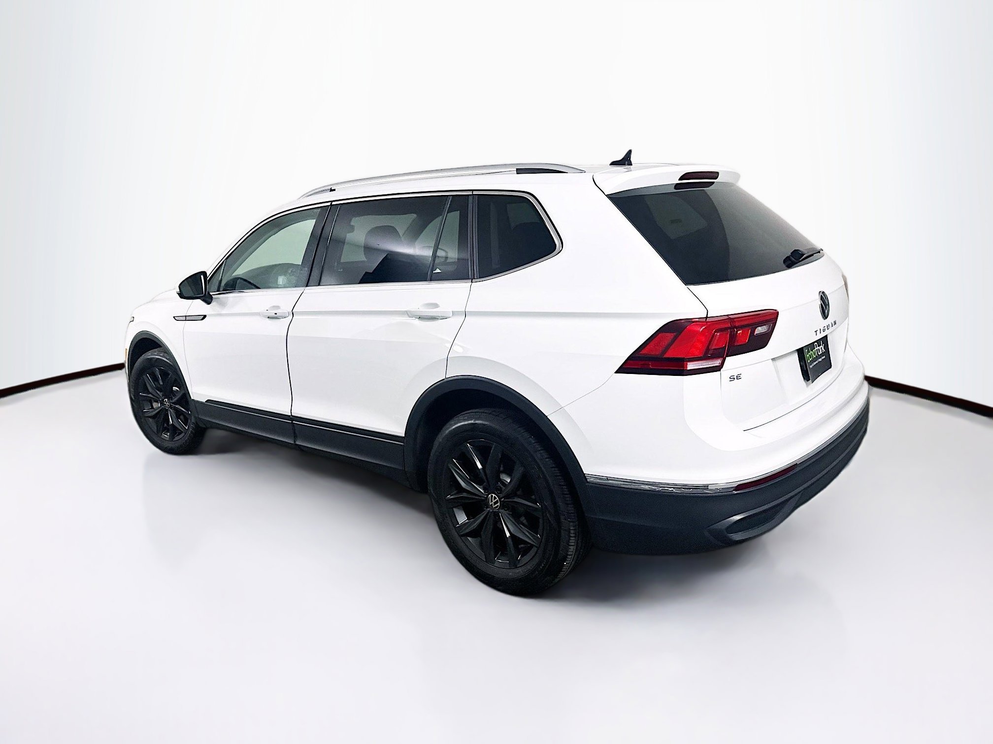 Used 2024 Volkswagen Tiguan SE image 5
