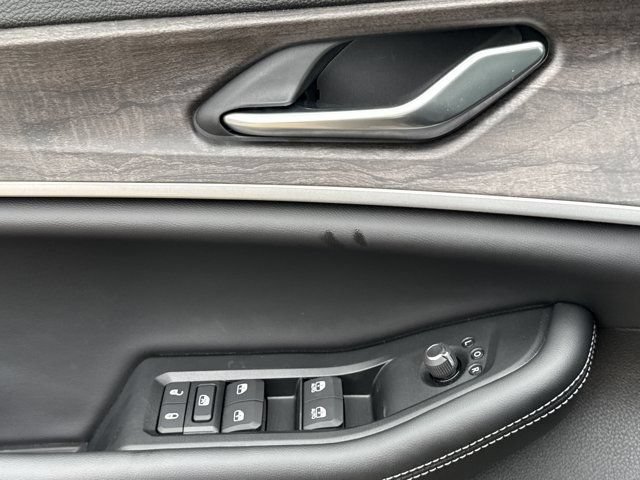 New 2026 Jeep Grand Cherokee L 4WD image 15