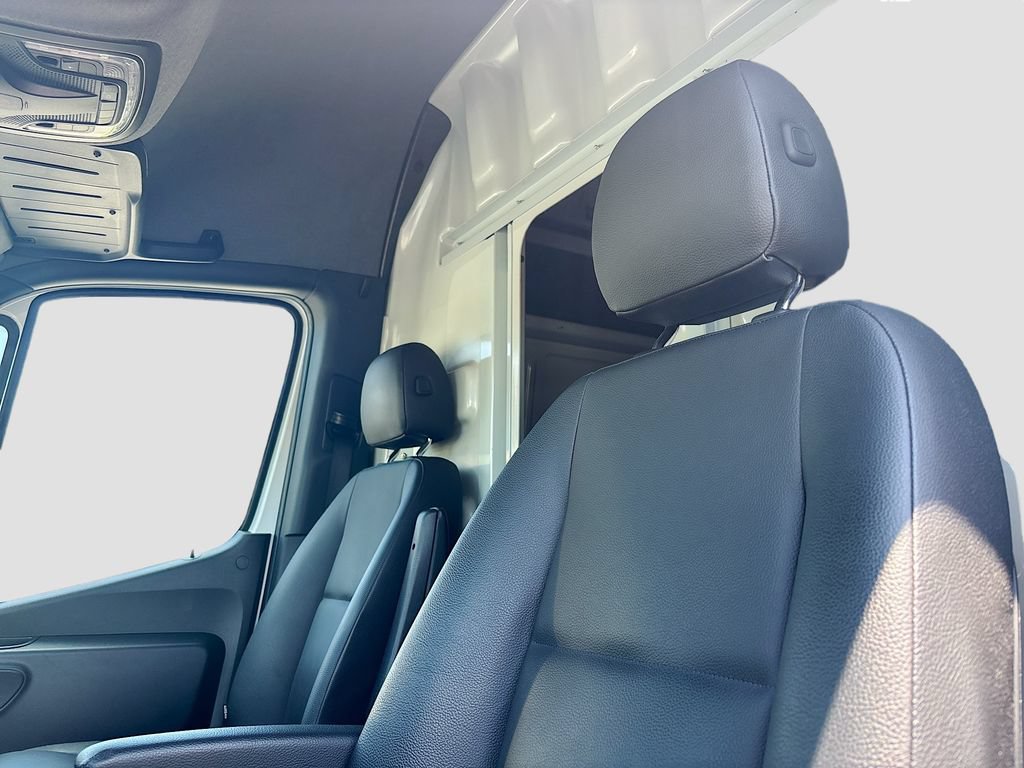 Used 2023 Mercedes-Benz Sprinter 2500 image 38