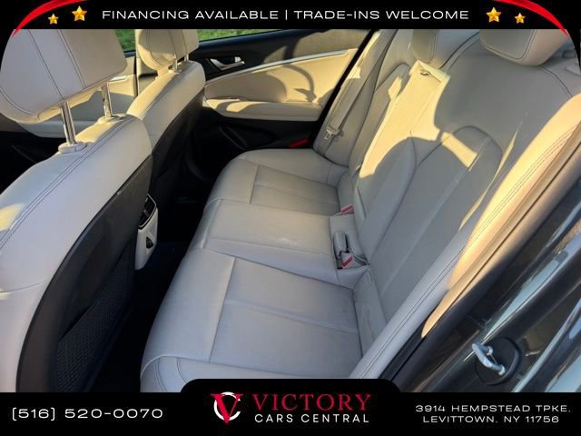 Used 2023 Genesis G70 2.0T image 16