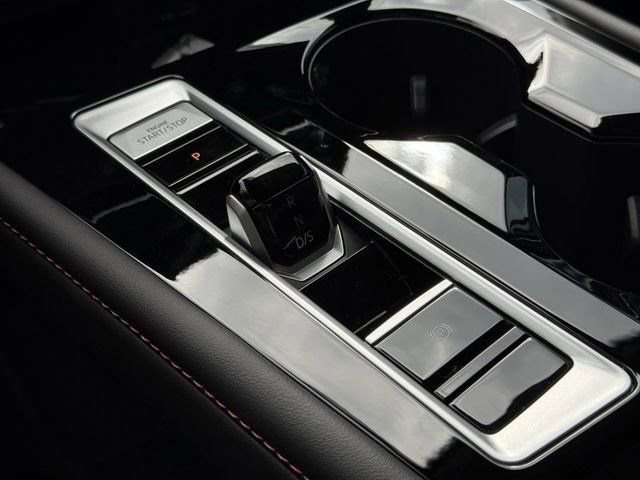 Used 2025 Volkswagen Atlas Peak Edition SE image 18