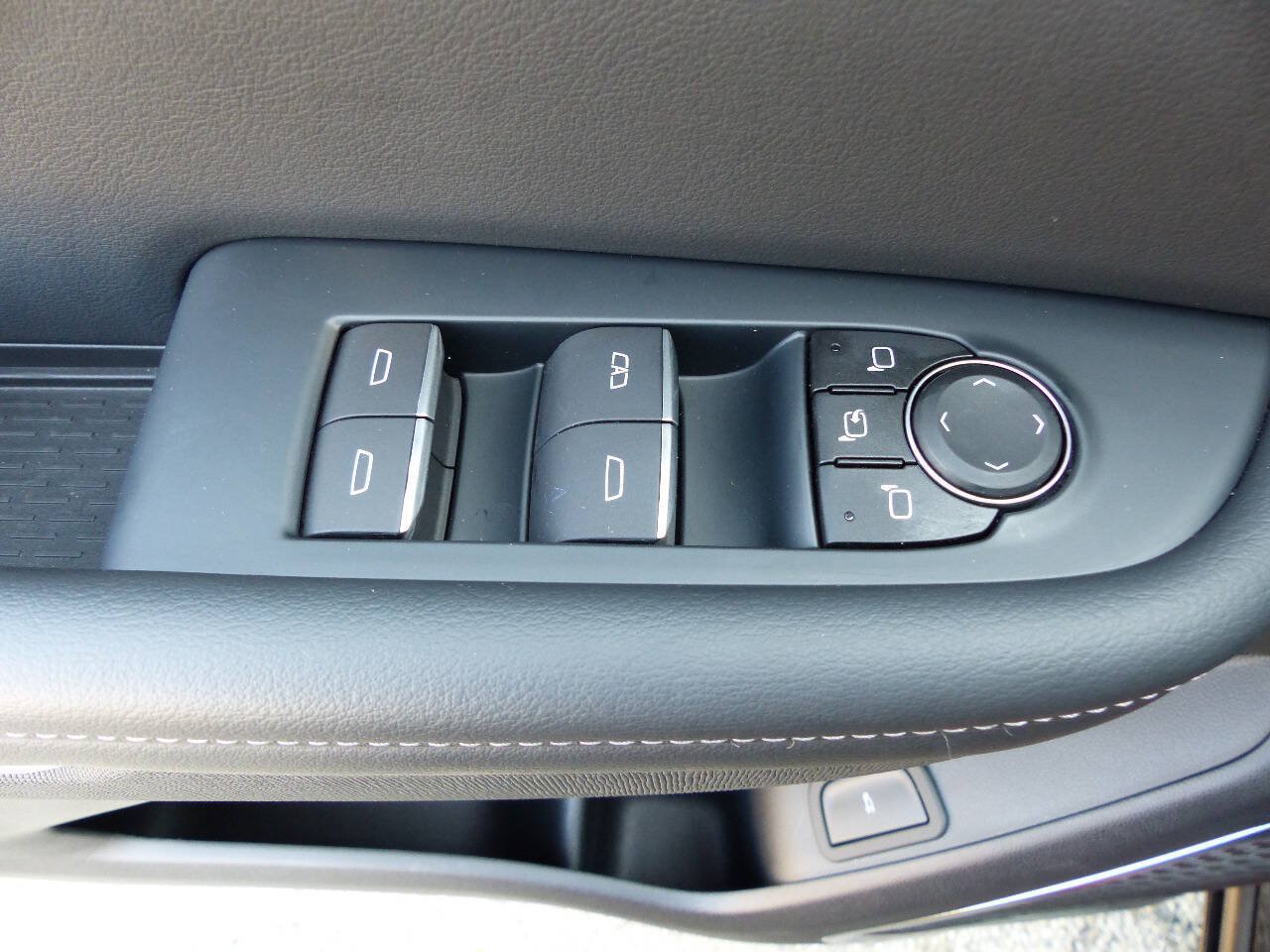 Used 2025 Buick Enclave Sport Touring w/ Super Cruise Package AWD/4WD image 23