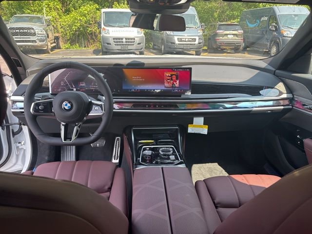 Used 2025 BMW 740i xDrive image 20
