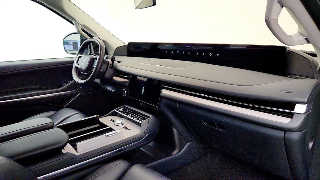 Used 2025 Lincoln Navigator Reserve AWD/4WD image 29