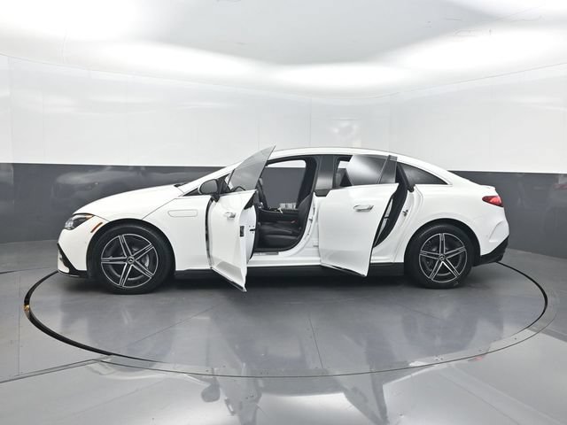 Used 2023 Mercedes-Benz EQE 500 4MATIC Sedan w/ Pinnacle Trim Package image 33