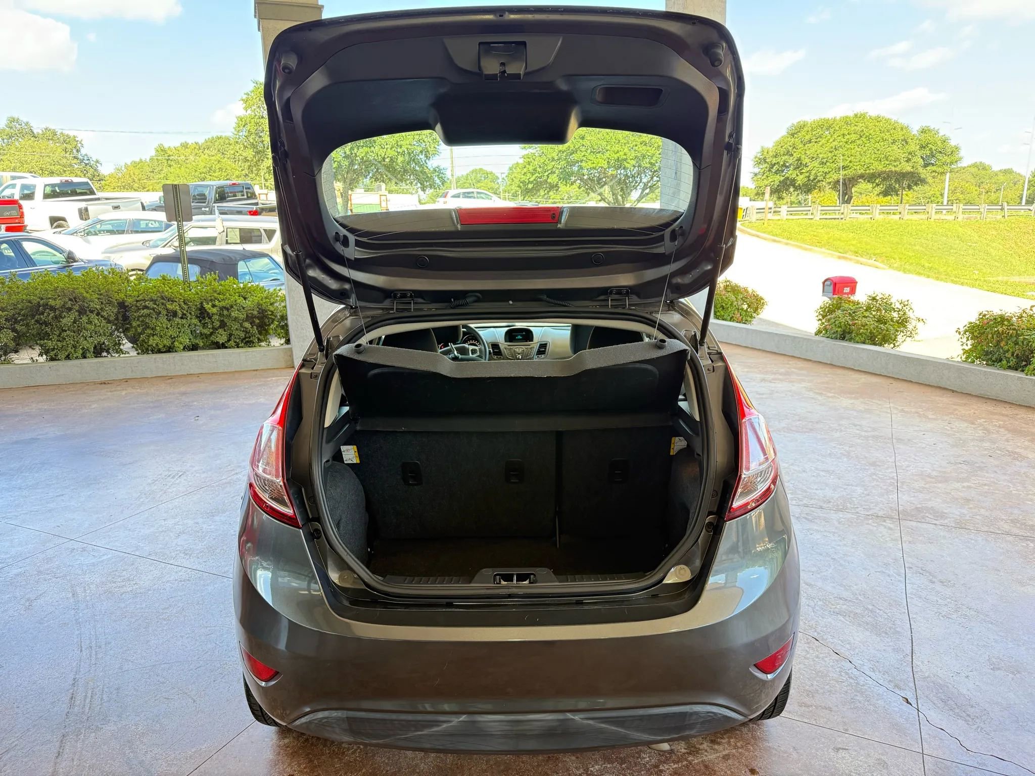 Used 2017 Ford Fiesta SE image 8