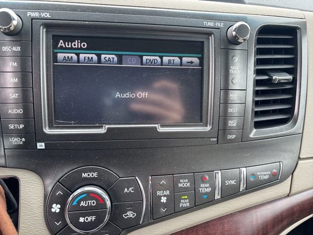 Used 2014 Toyota Sienna XLE w/ XLE Premium Package image 8