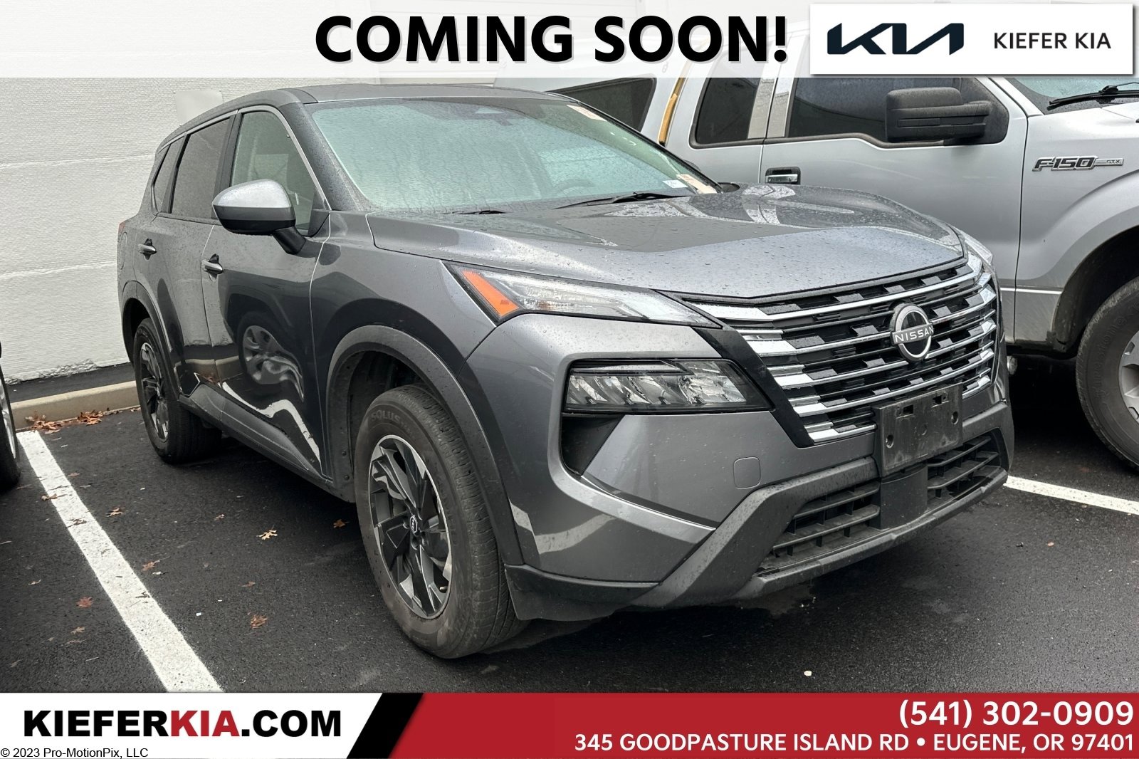 Used 2024 Nissan Rogue SV image 1