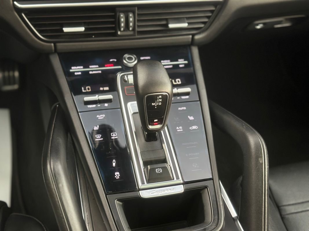 Used 2019 Porsche Cayenne Turbo AWD/4WD image 17