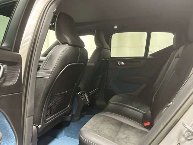 Used 2023 Volvo XC40 Recharge Ultimate image 13