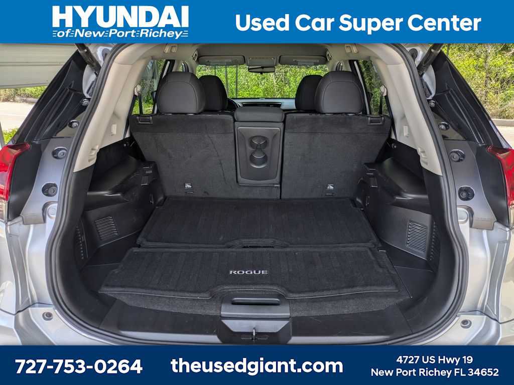Used 2018 Nissan Rogue SV w/ Premium Package FWD image 12