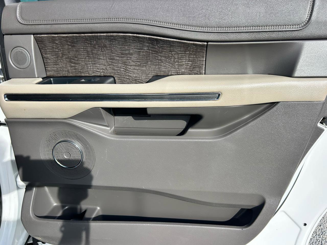 Used 2018 Ford Expedition Max Limited RWD image 15