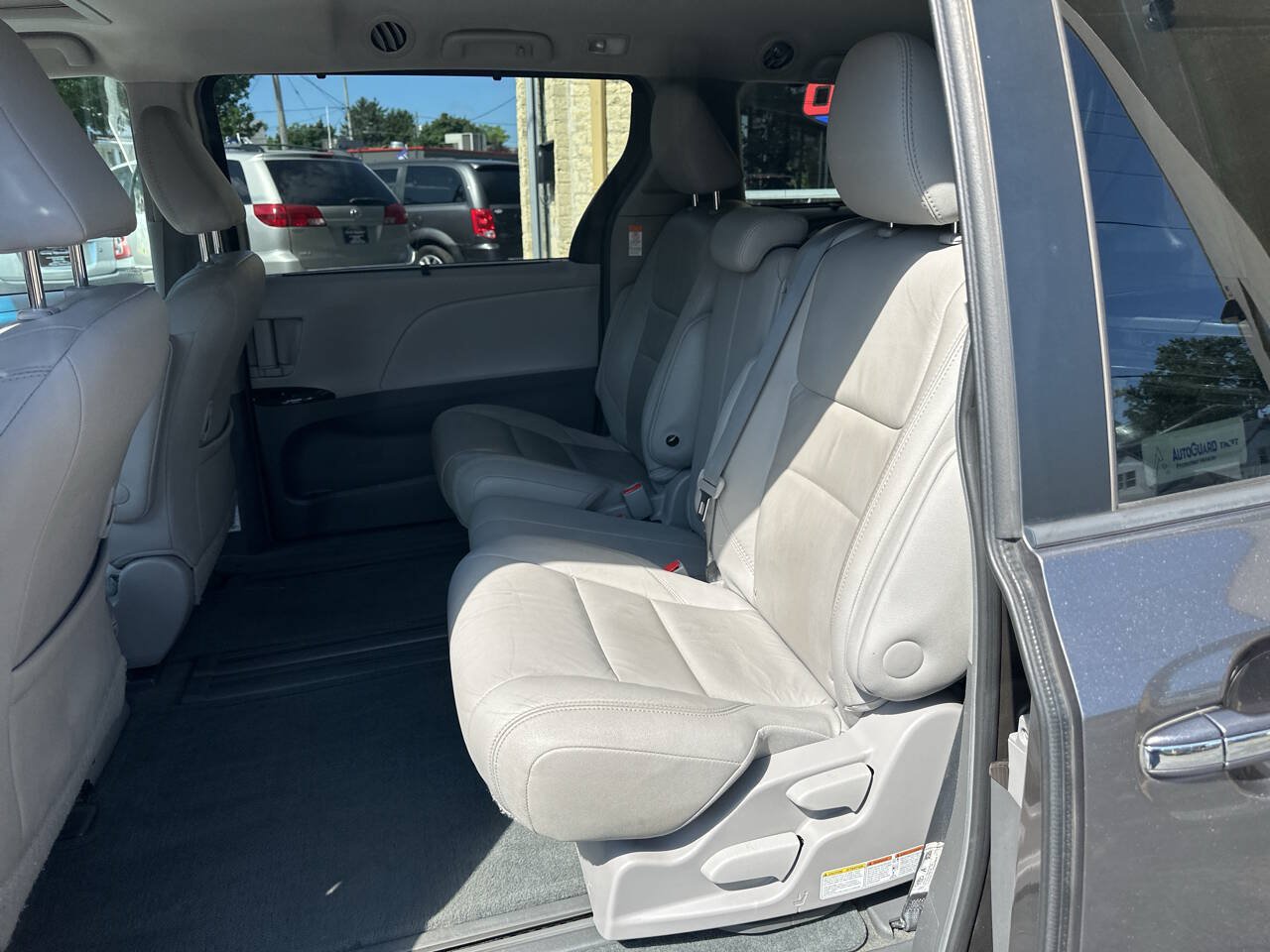 Used 2017 Toyota Sienna XLE w/ XLE Navigation Package FWD image 7