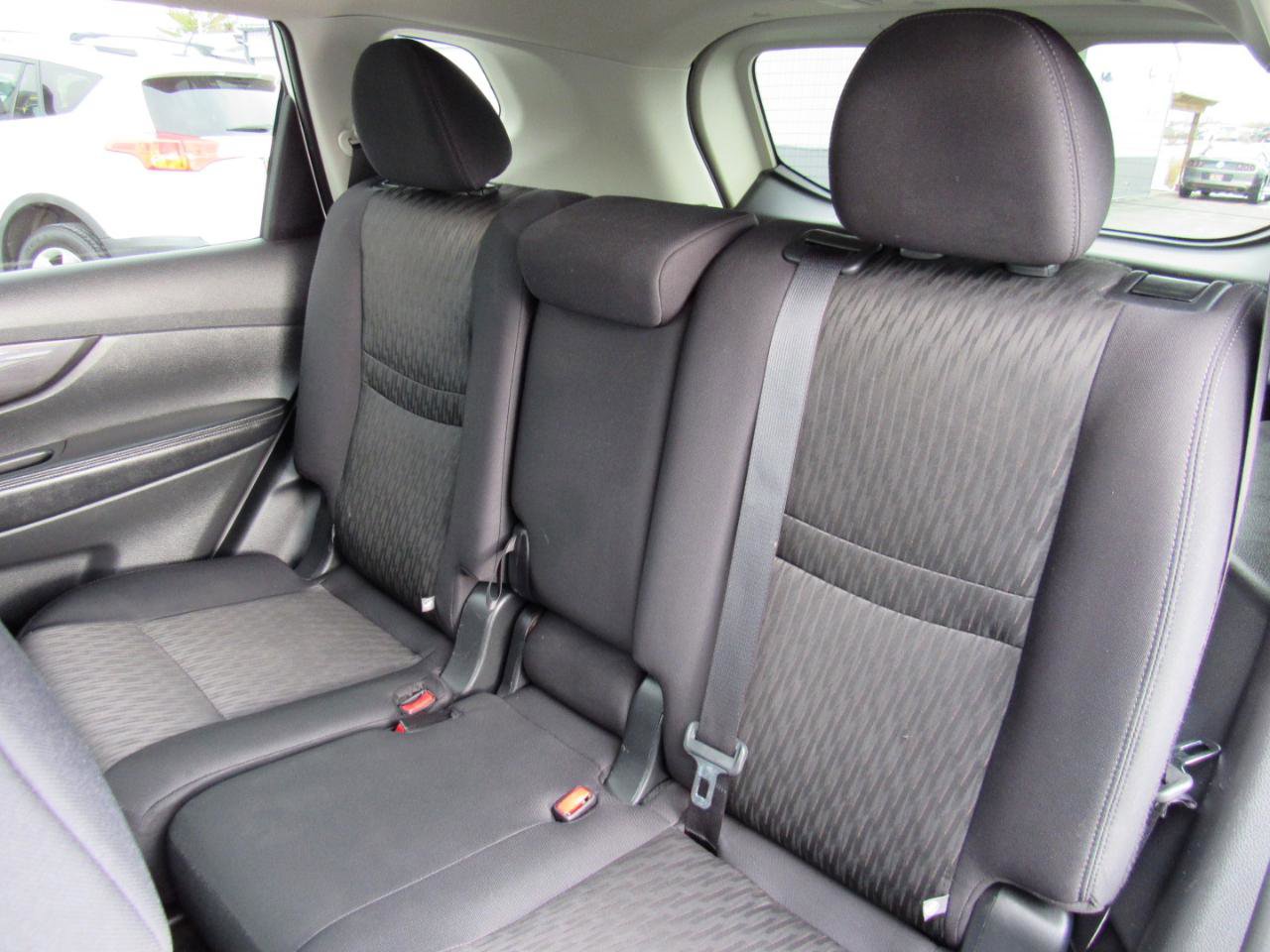 Used 2018 Nissan Rogue SV image 27