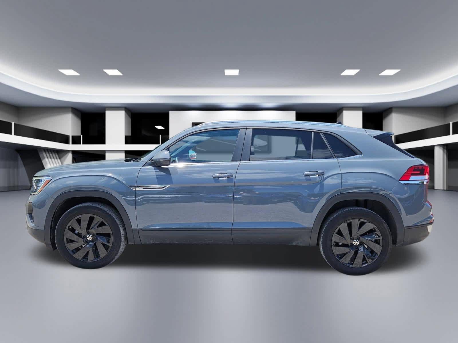 Used 2024 Volkswagen Atlas Cross Sport SE FWD image 3