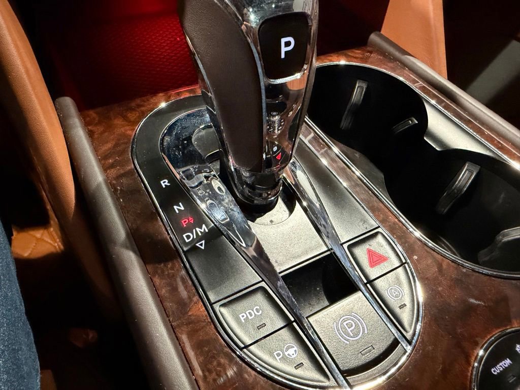 Used 2018 Bentley Bentayga AWD/4WD image 19