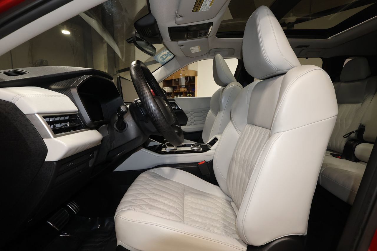 Used 2025 Mitsubishi Outlander SEL FWD image 23