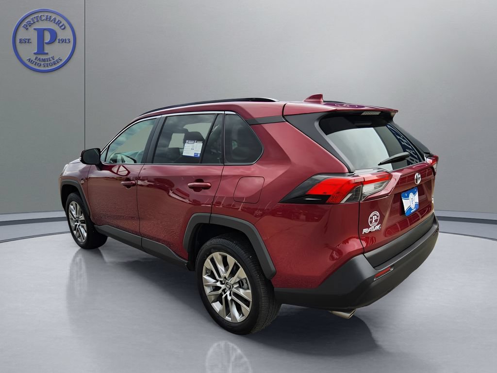 Used 2019 Toyota RAV4 XLE Premium w/ Cold Weather Package AWD/4WD image 5