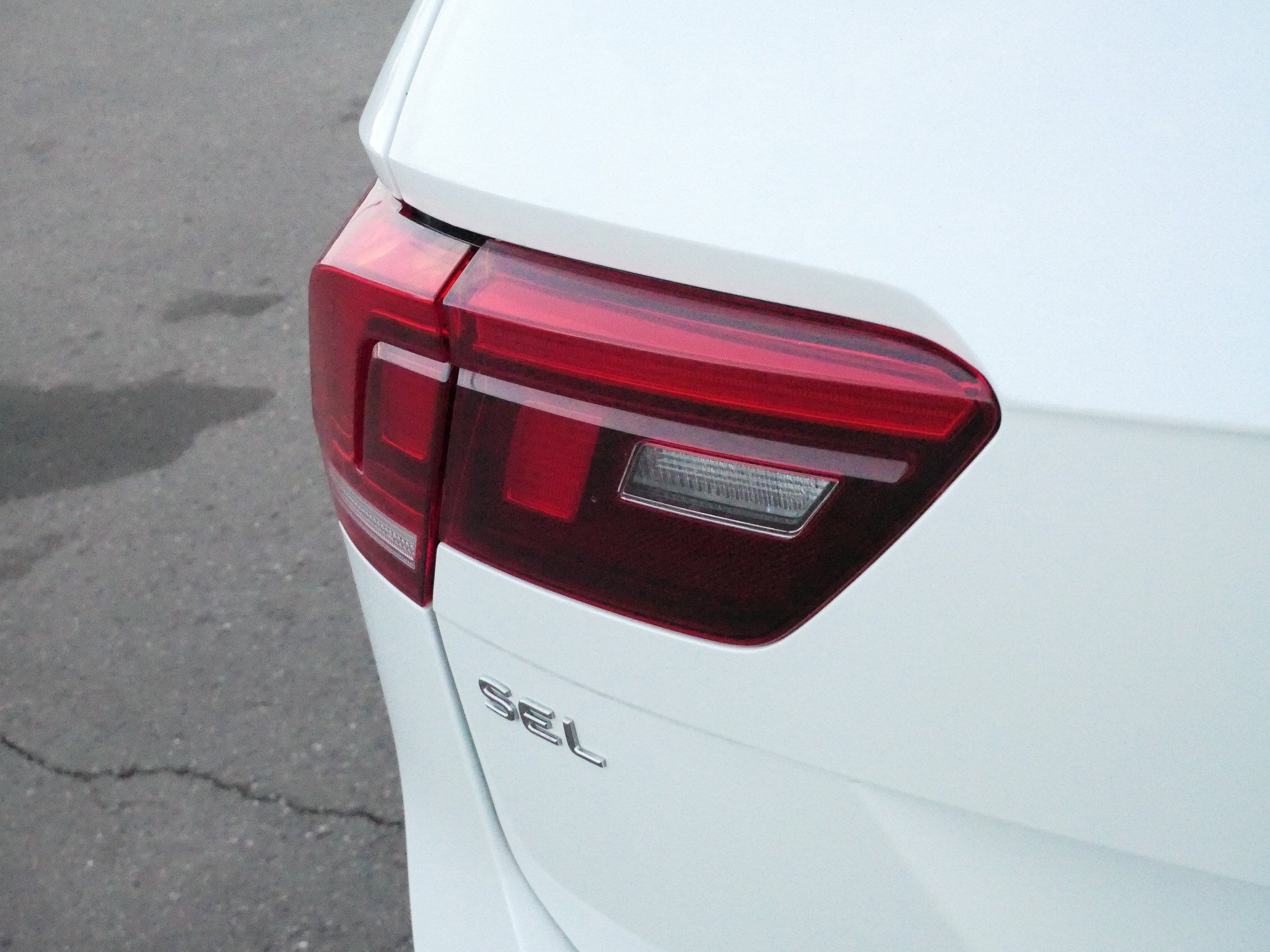 Certified 2022 Volkswagen Tiguan SEL R-Line image 16