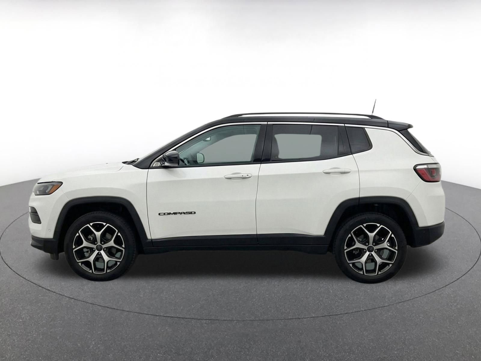 Used 2025 Jeep Compass Limited AWD/4WD image 5