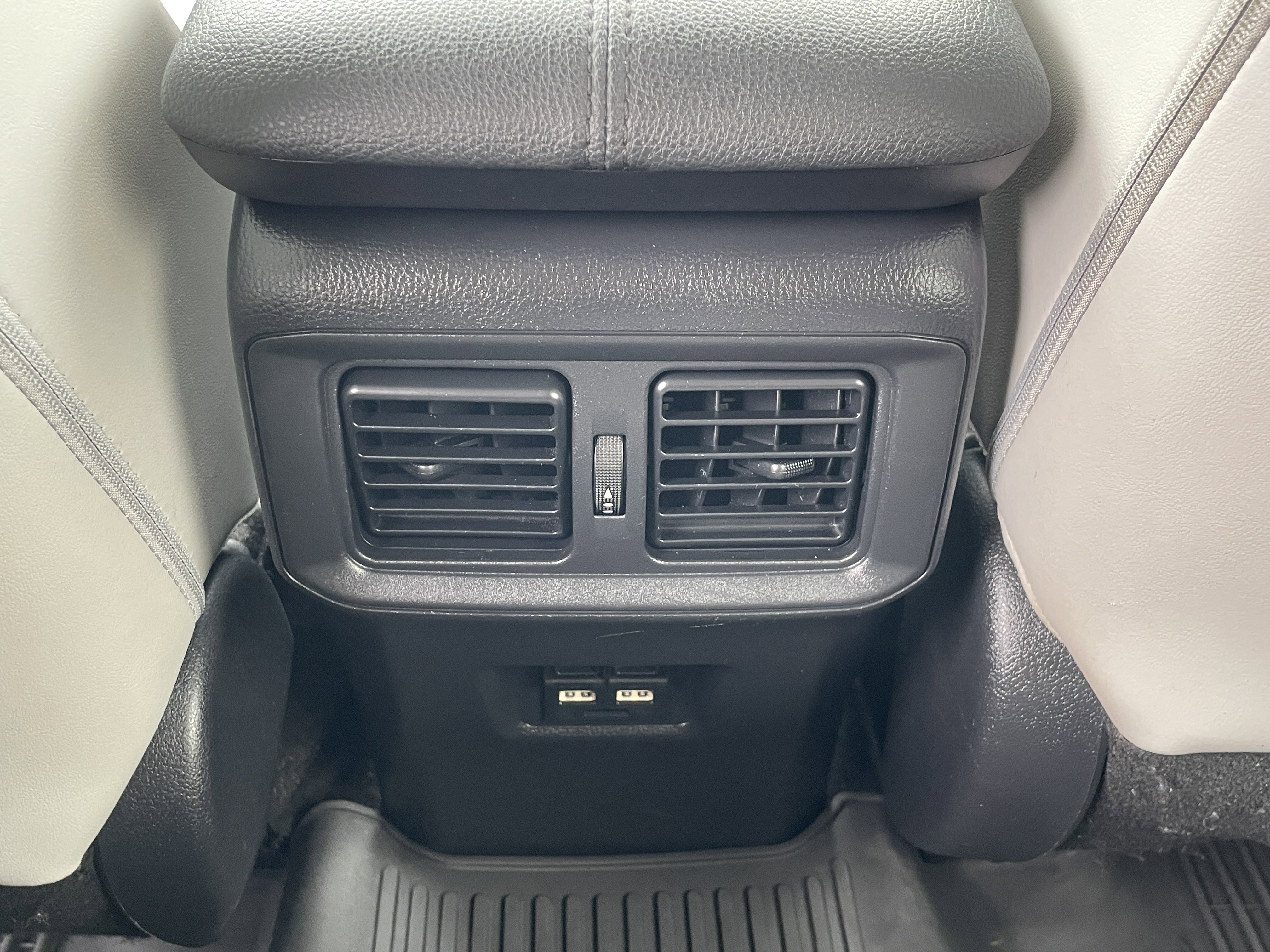 Used 2021 Toyota RAV4 XLE Premium image 17