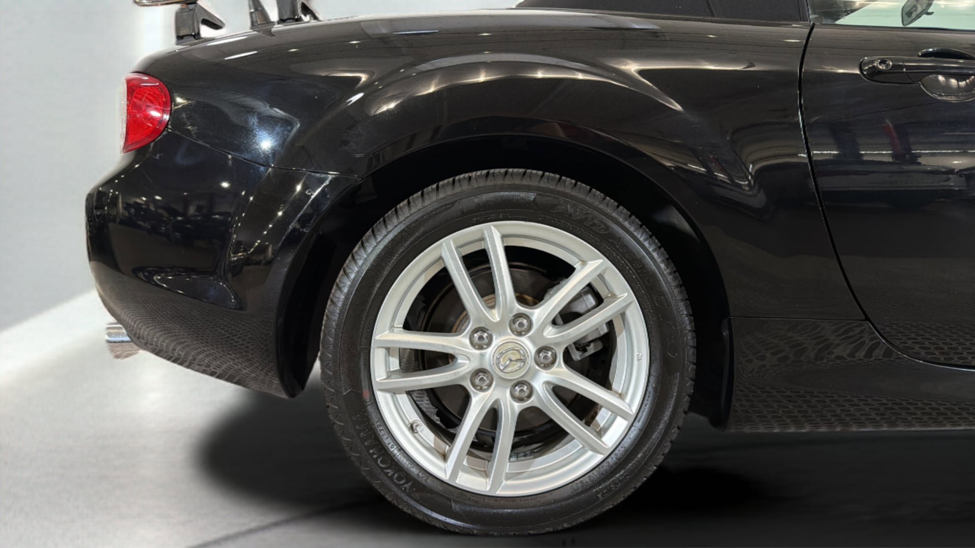 Used 2010 MAZDA MX-5 Miata Sport RWD image 35