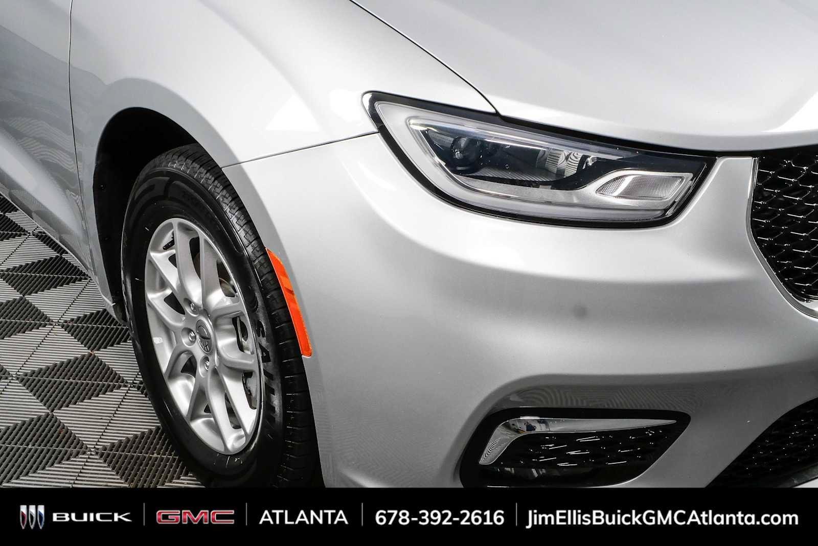 Used 2024 Chrysler Pacifica Touring-L FWD image 36