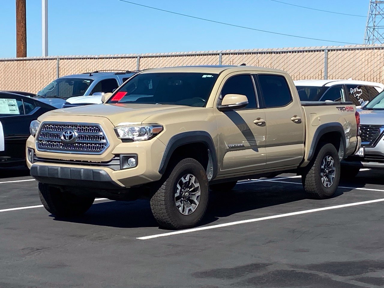 Used 2016 Toyota Tacoma TRD Off-Road w/ Premium & Technology Package AWD/4WD image 1