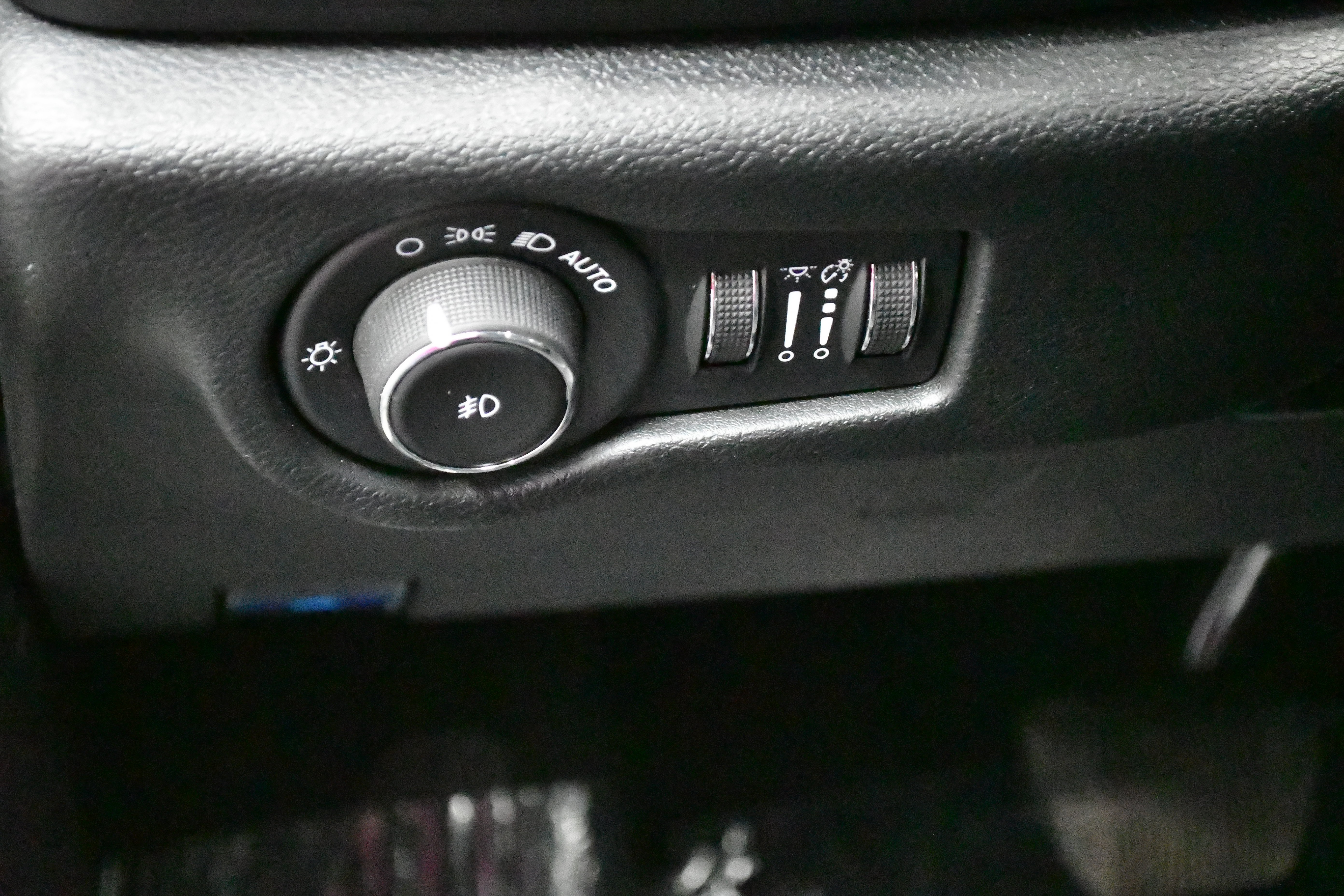 Used 2025 Chrysler Pacifica Select FWD image 14