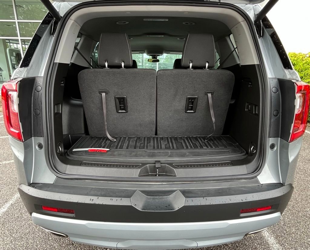 Certified 2023 GMC Acadia SLE w/ Driver Convenience Package image 4