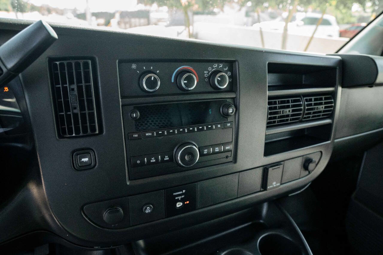 Used 2016 Chevrolet Express 2500 image 13