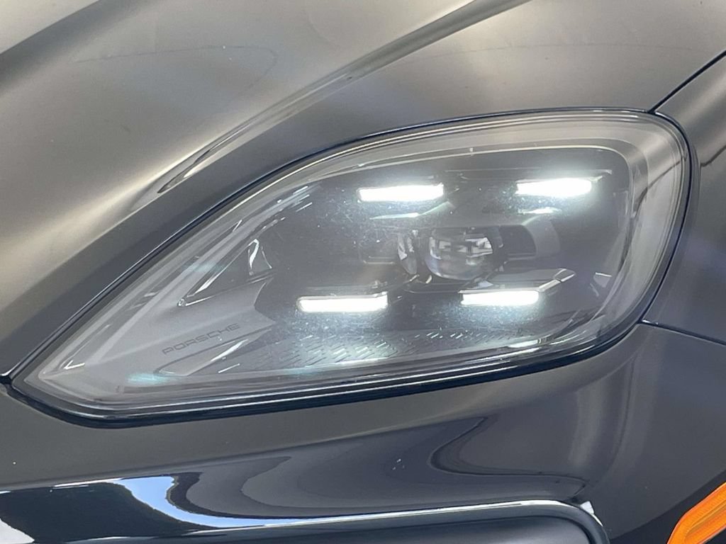 Certified 2025 Porsche Cayenne AWD/4WD image 15