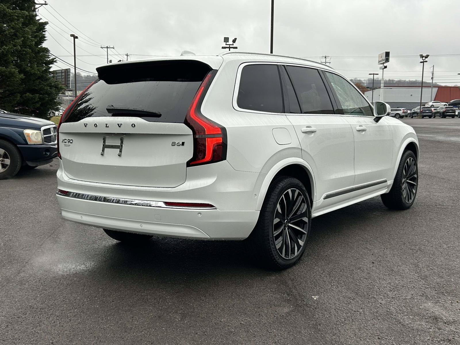 New 2026 Volvo XC90 B6 Ultra w/ Protection Package AWD/4WD image 3