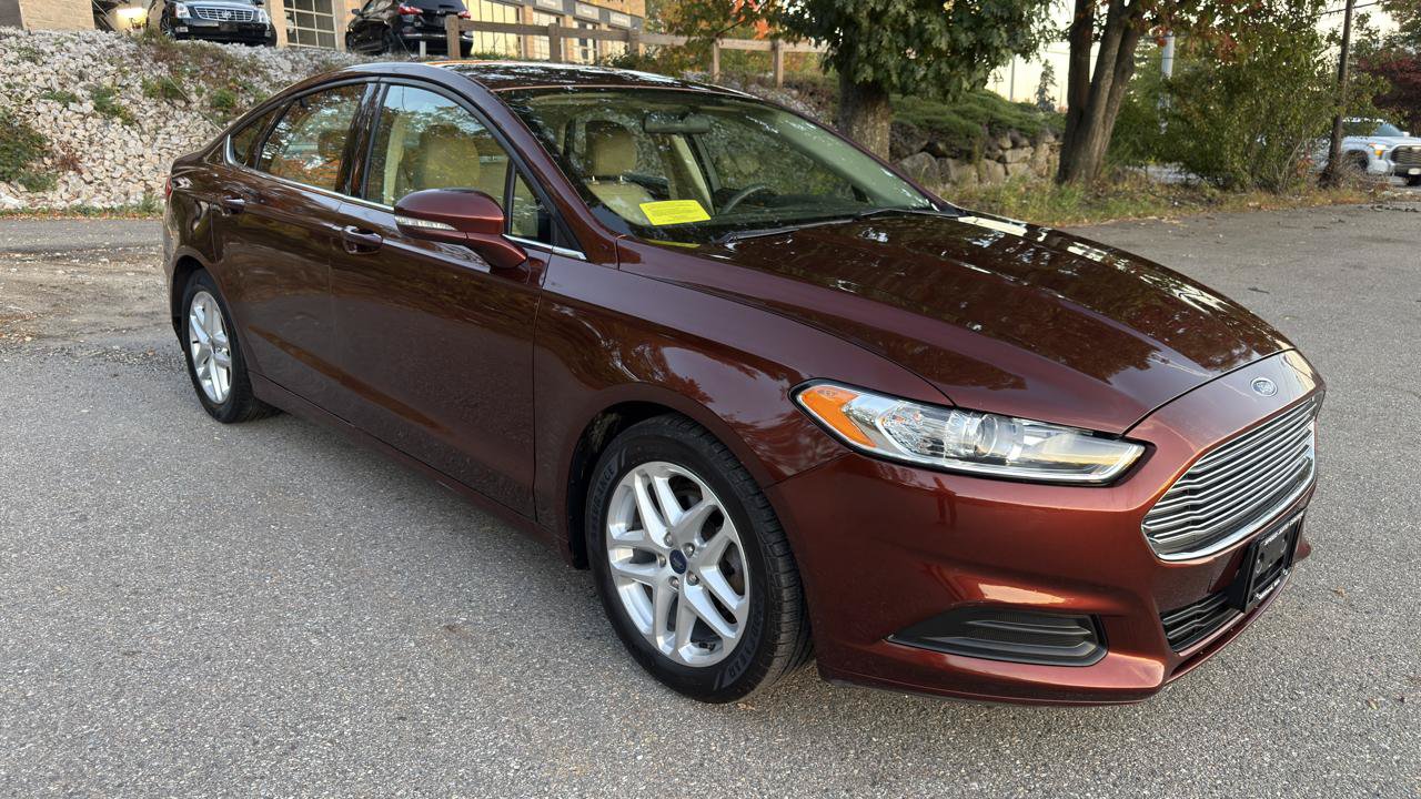 Used 2016 Ford Fusion SE FWD image 3