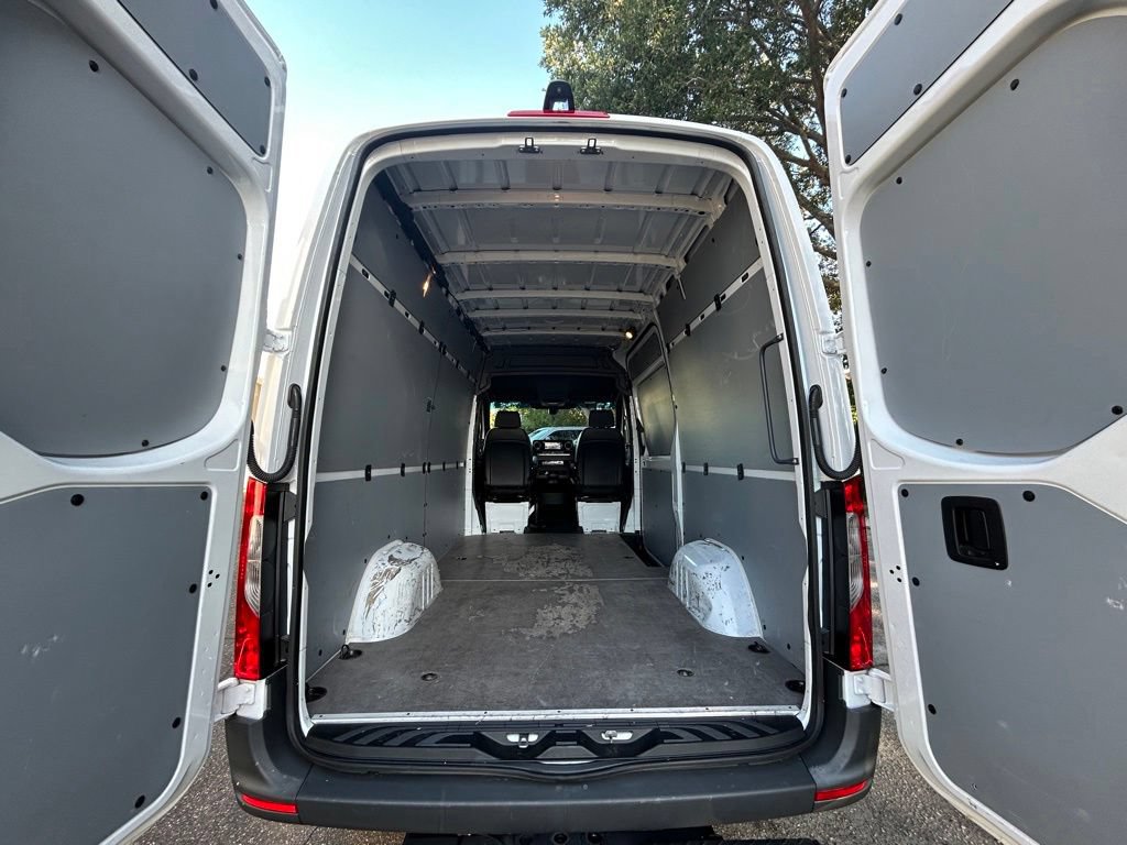 Used 2025 Mercedes-Benz Sprinter 2500 image 31