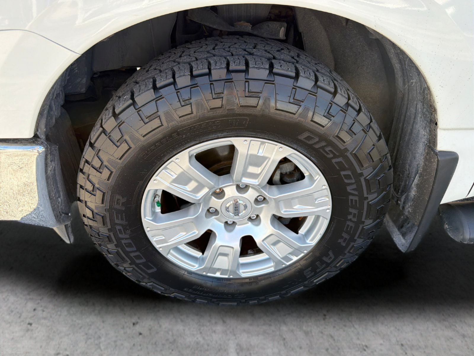 Used 2017 Nissan Titan SV RWD image 28