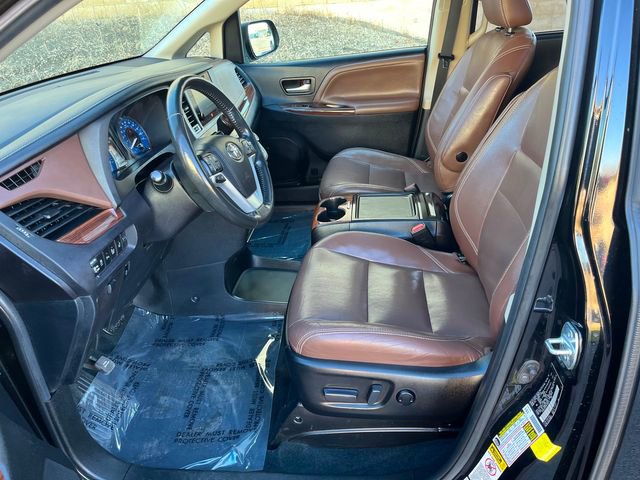 Used 2017 Toyota Sienna Limited Premium image 5