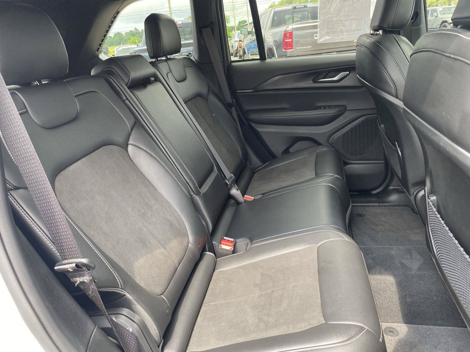 Used 2023 Jeep Grand Cherokee Altitude AWD/4WD image 40