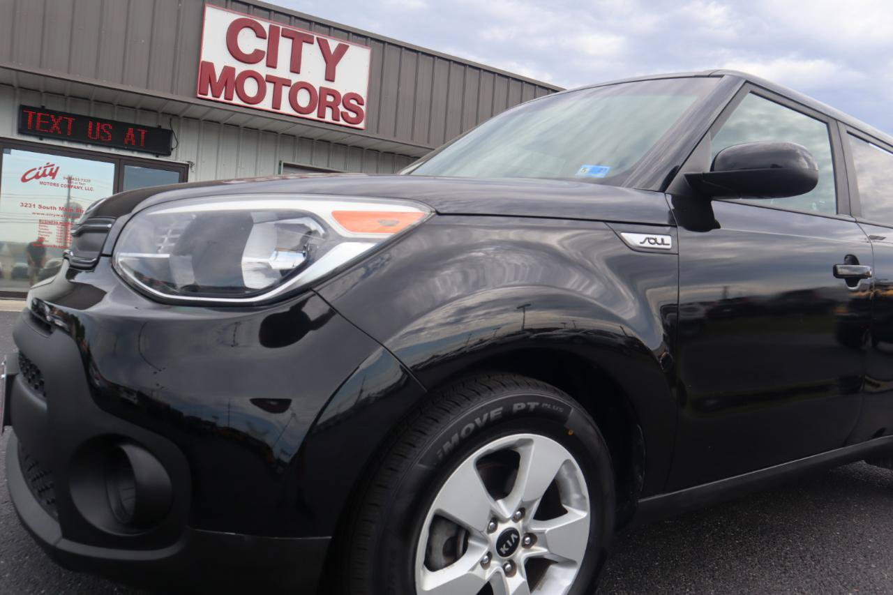 Used 2018 Kia Soul FWD image 23