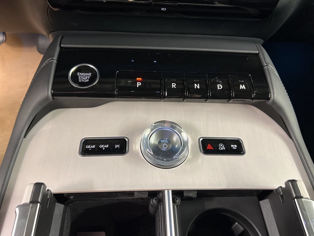 Used 2026 Lincoln Navigator L Premier AWD/4WD image 15