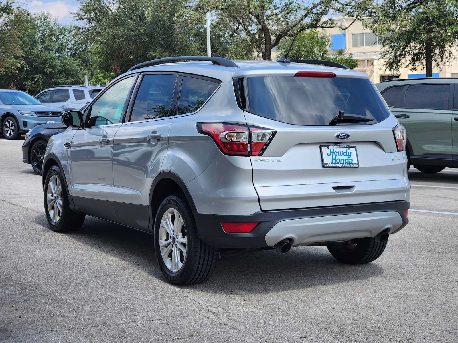 Used 2018 Ford Escape SE w/ SE Sync 3 Package FWD image 5