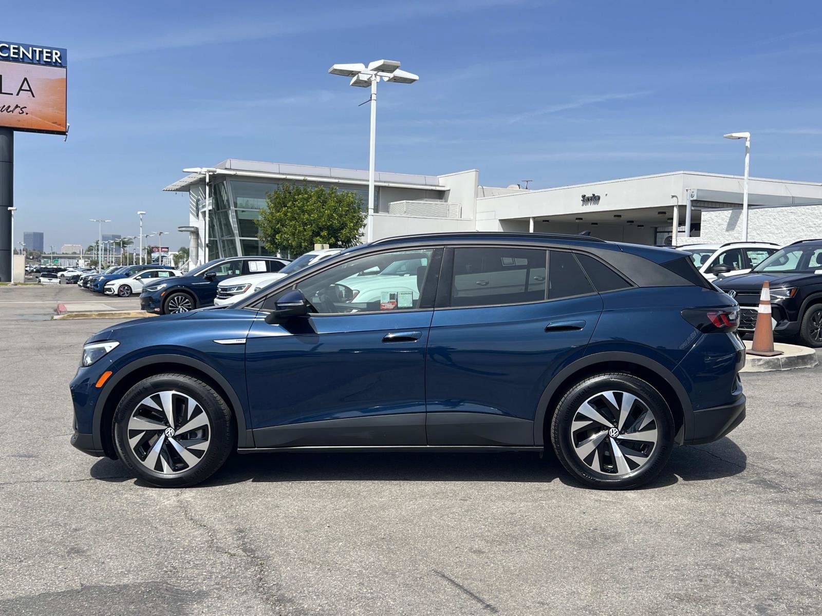 Used 2023 Volkswagen ID.4 Pro image 2