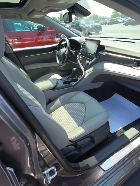 Used 2023 Toyota Camry SE w/ Cold Weather Package FWD image 14